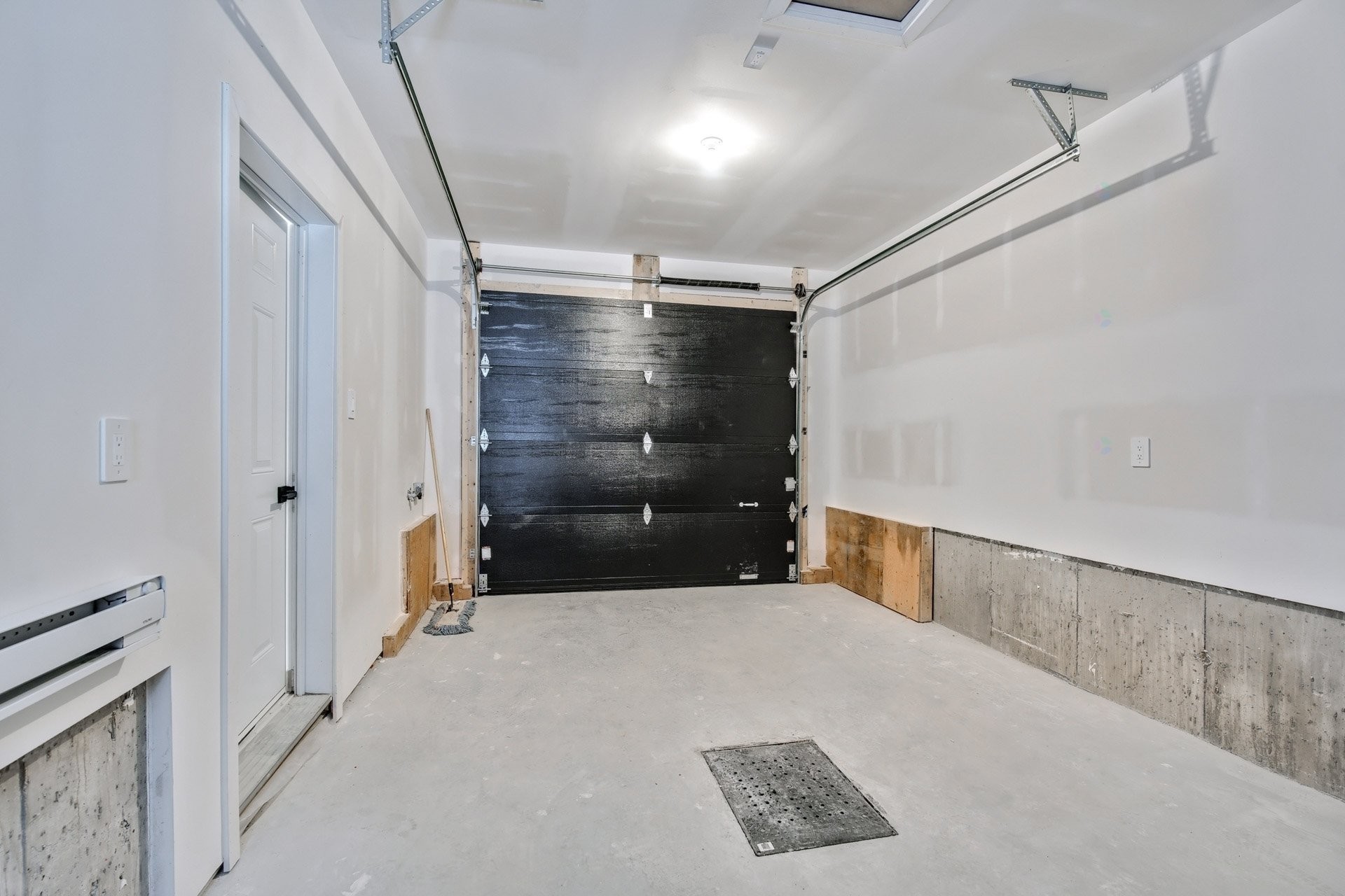 









15B


Ch. Crouch

,
Val-des-Monts,




QC
J8M1M9

