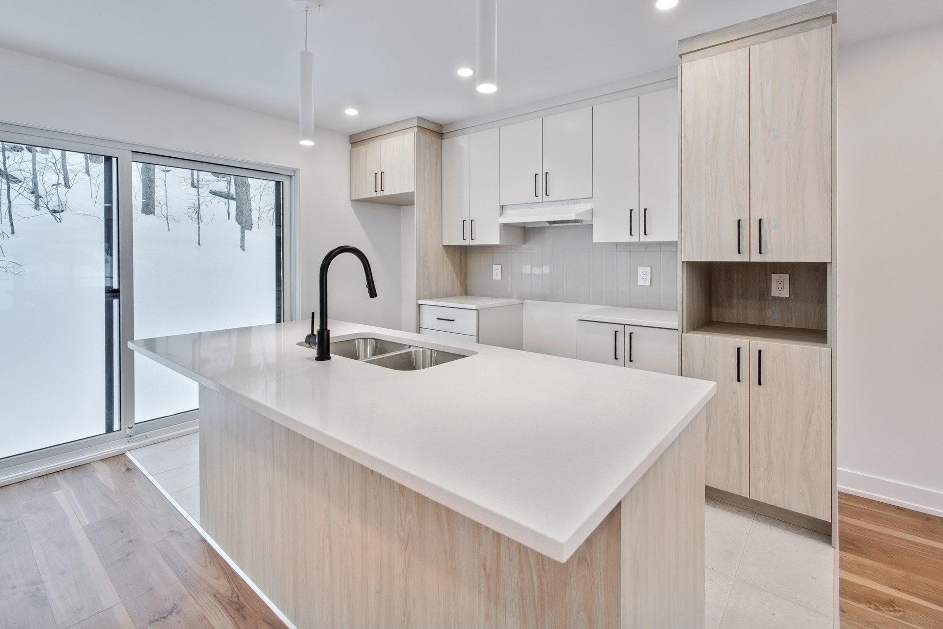 









15B


Ch. Crouch

,
Val-des-Monts,




QC
J8M1M9

