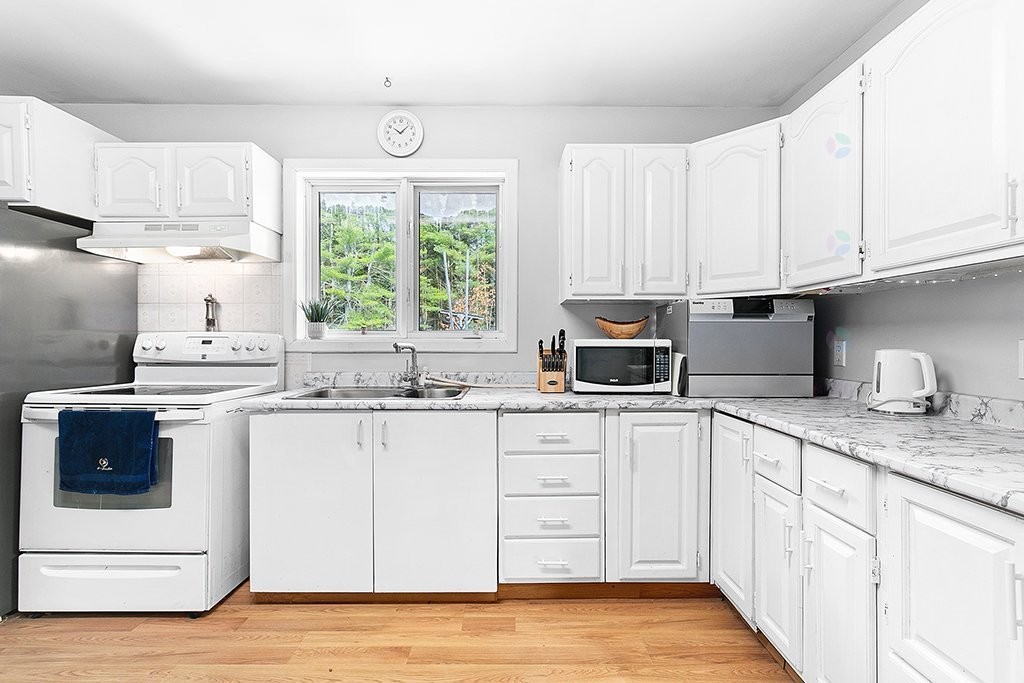 









6


Av. Fernbank

,
Bristol,




QC
J0X1G0

