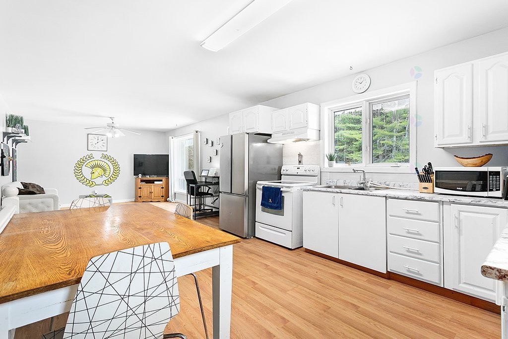 









6


Av. Fernbank

,
Bristol,




QC
J0X1G0


