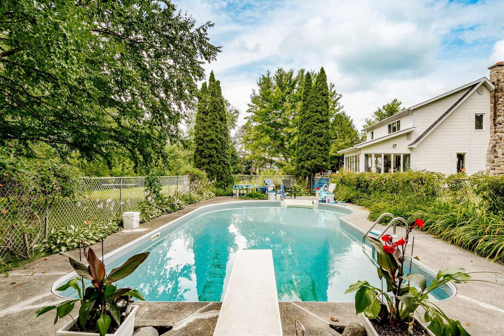 









5148


Ch. Blanchette

,
Sherbrooke (Brompton/Rock Forest/Saint-Élie/Deauville),




QC
J1N0C7


