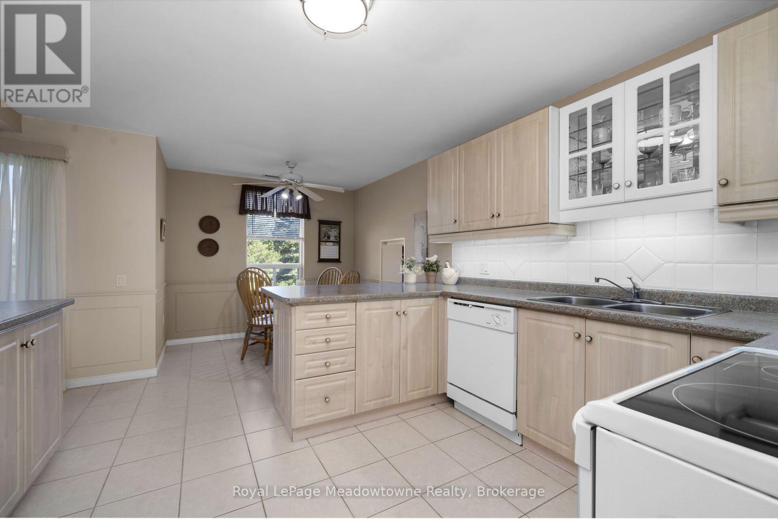 












210 - 2075 AMHERST HEIGHTS DRIVE

,
Burlington (Brant Hills),




Ontario
L7P5B8


