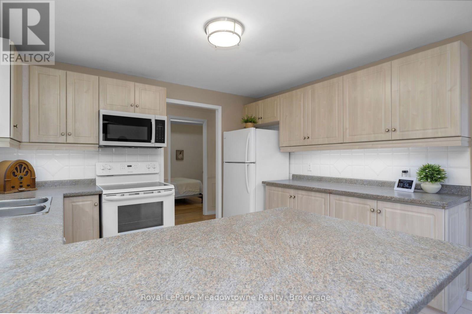 












210 - 2075 AMHERST HEIGHTS DRIVE

,
Burlington (Brant Hills),




Ontario
L7P5B8

