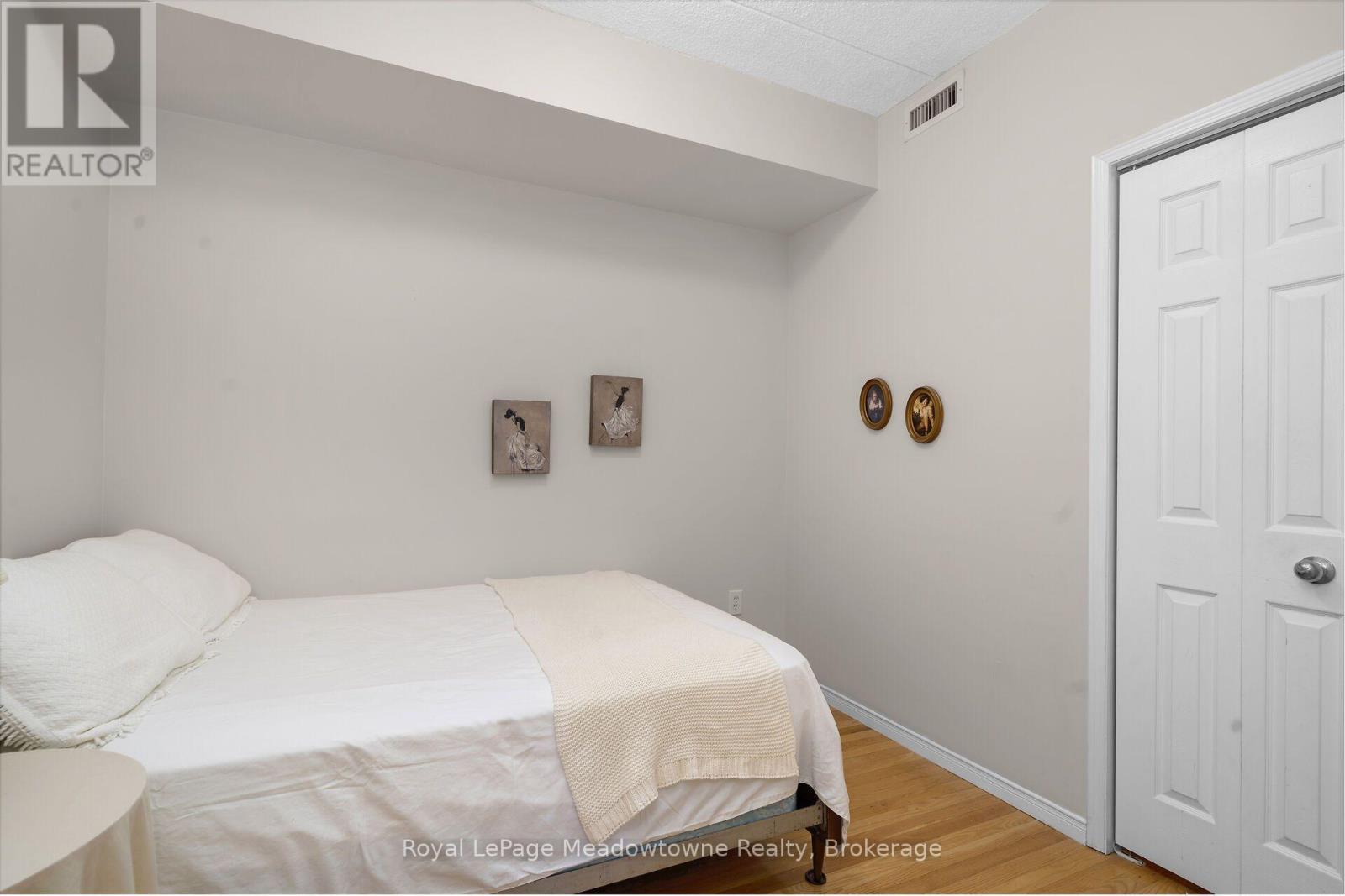 












210 - 2075 AMHERST HEIGHTS DRIVE

,
Burlington (Brant Hills),




Ontario
L7P5B8

