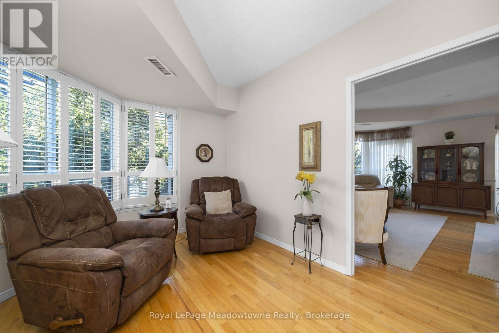 












210 - 2075 AMHERST HEIGHTS DRIVE

,
Burlington (Brant Hills),




Ontario
L7P5B8

