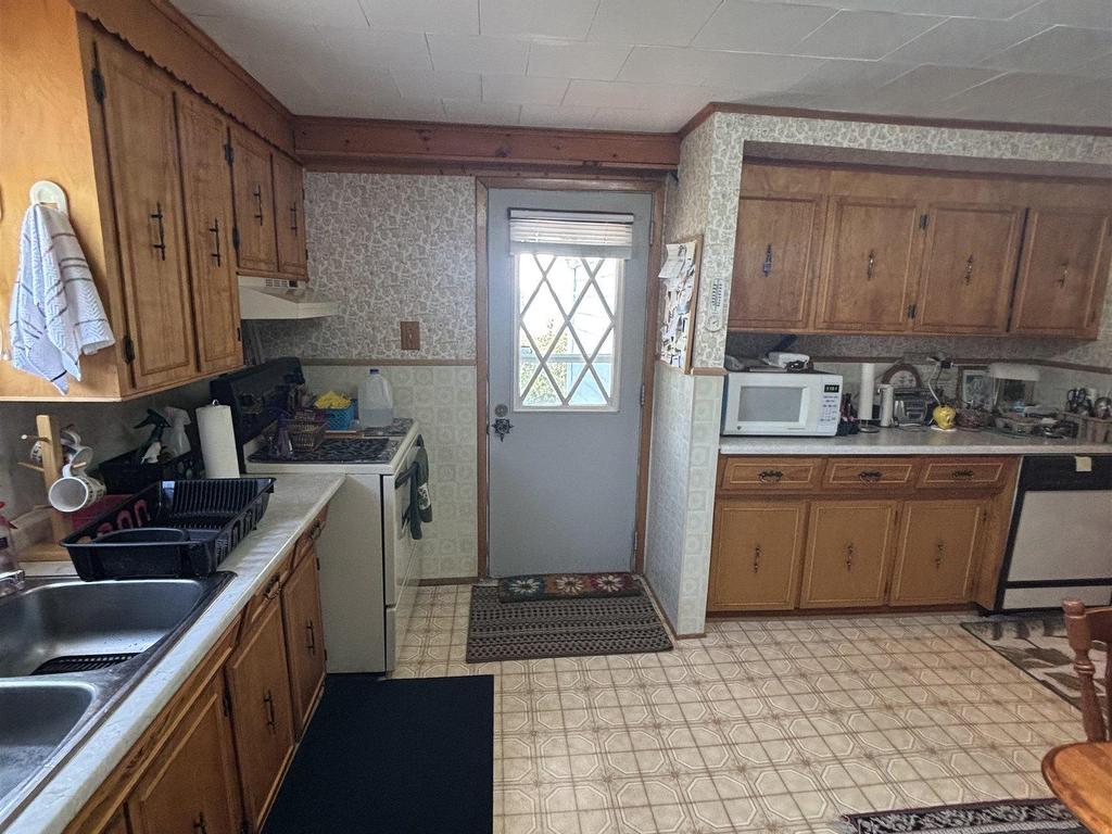 












652 Shore Road

,
Sydney Mines,




NS
B1V 1A1

