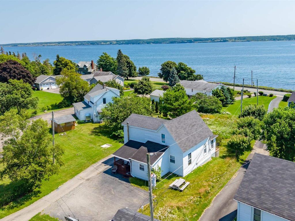 












652 Shore Road

,
Sydney Mines,




NS
B1V 1A1


