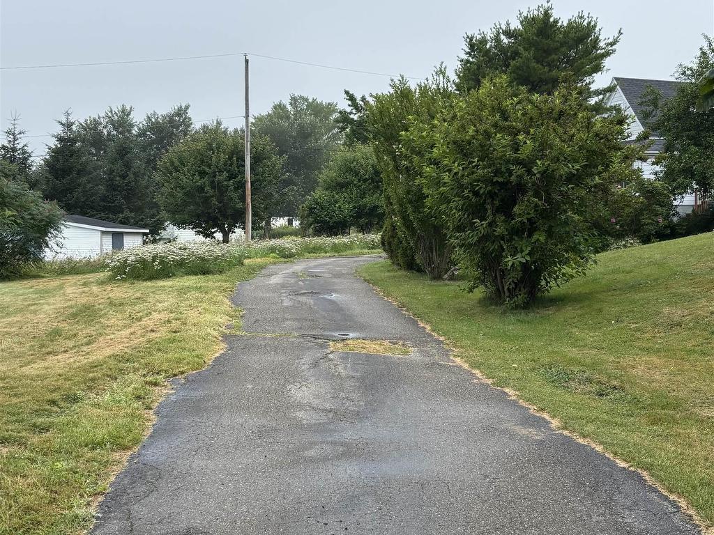 












652 Shore Road

,
Sydney Mines,




NS
B1V 1A1

