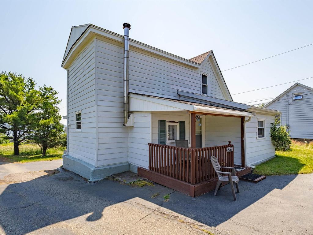 












652 Shore Road

,
Sydney Mines,




NS
B1V 1A1

