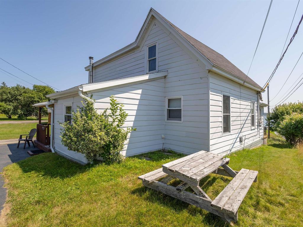












652 Shore Road

,
Sydney Mines,




NS
B1V 1A1

