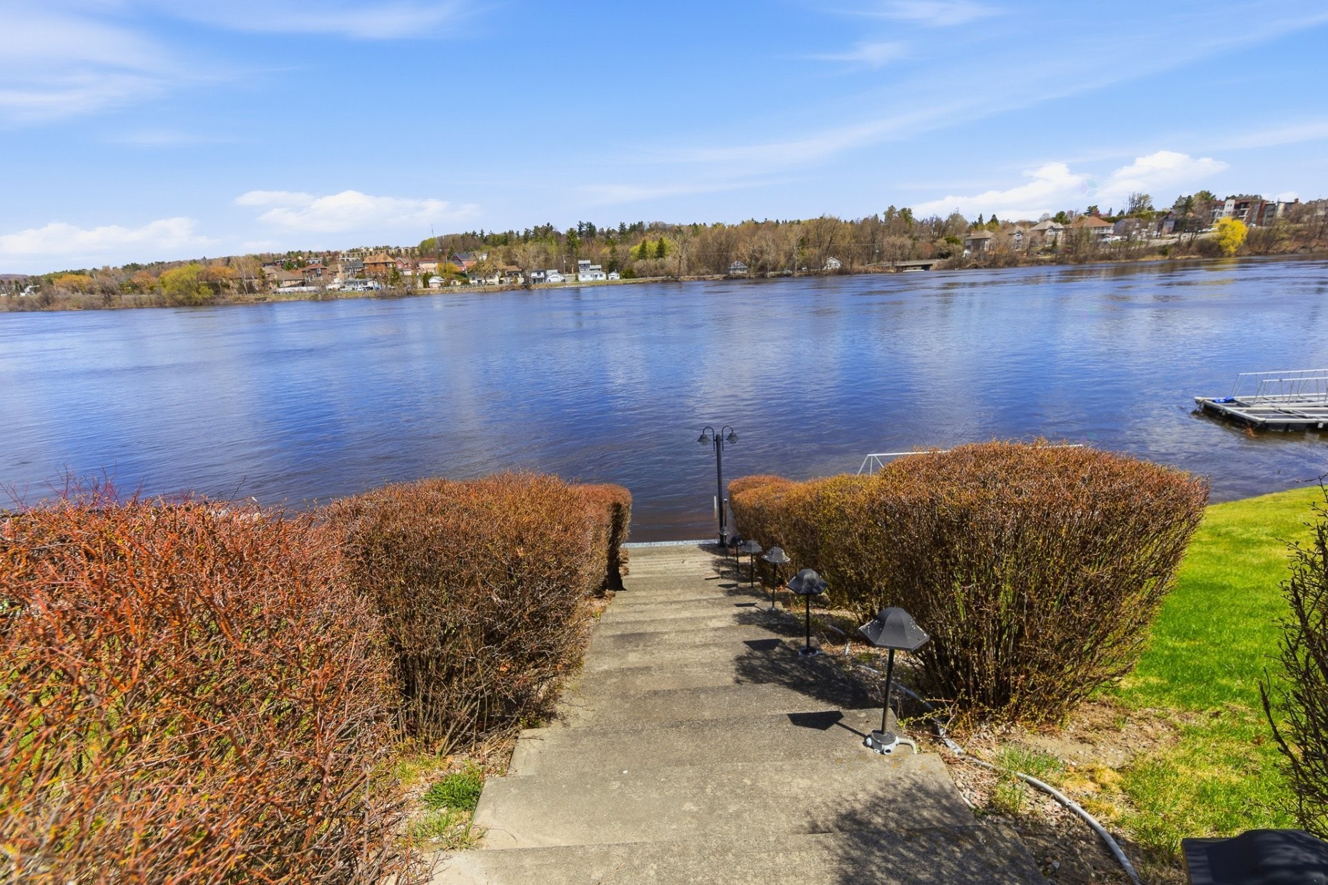 









21


Rue de l'Anse-aux-Bateaux

,
Gatineau (Hull),




QC
J8Z3P3


