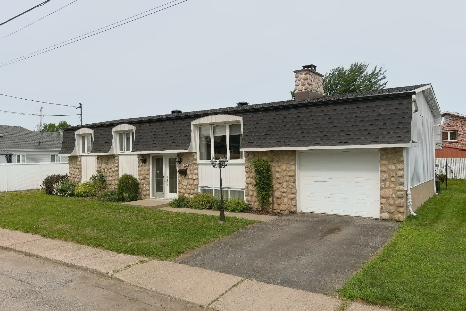 









270


122e Rue

,
Shawinigan,




QC
G9P3N2

