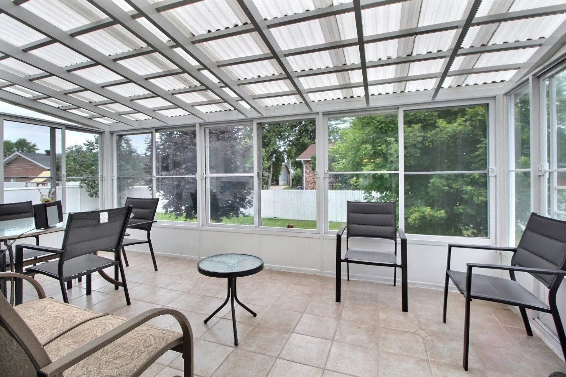 









270


122e Rue

,
Shawinigan,




QC
G9P3N2

