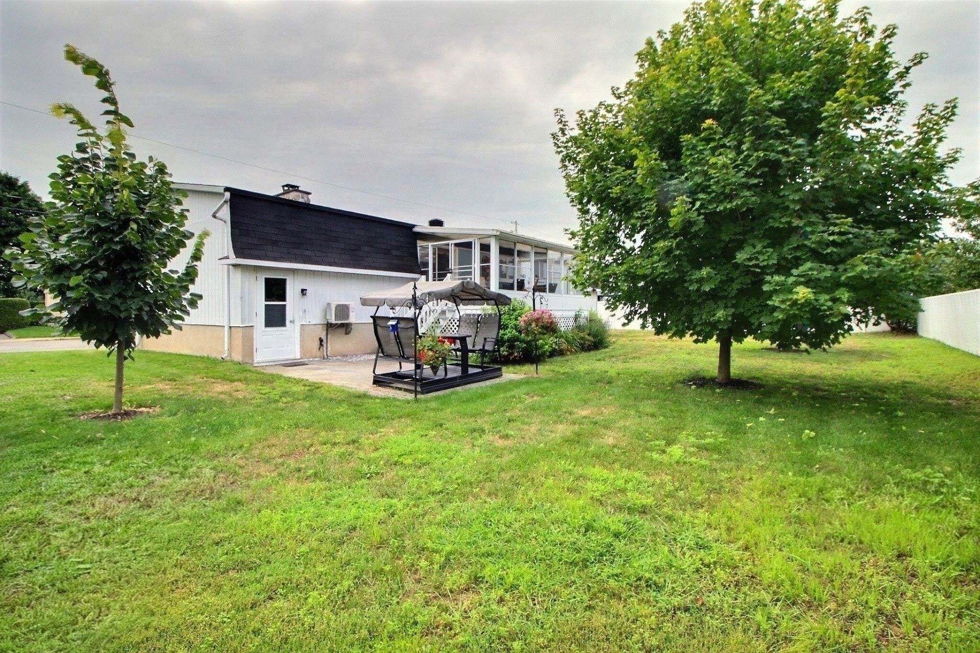 









270


122e Rue

,
Shawinigan,




QC
G9P3N2


