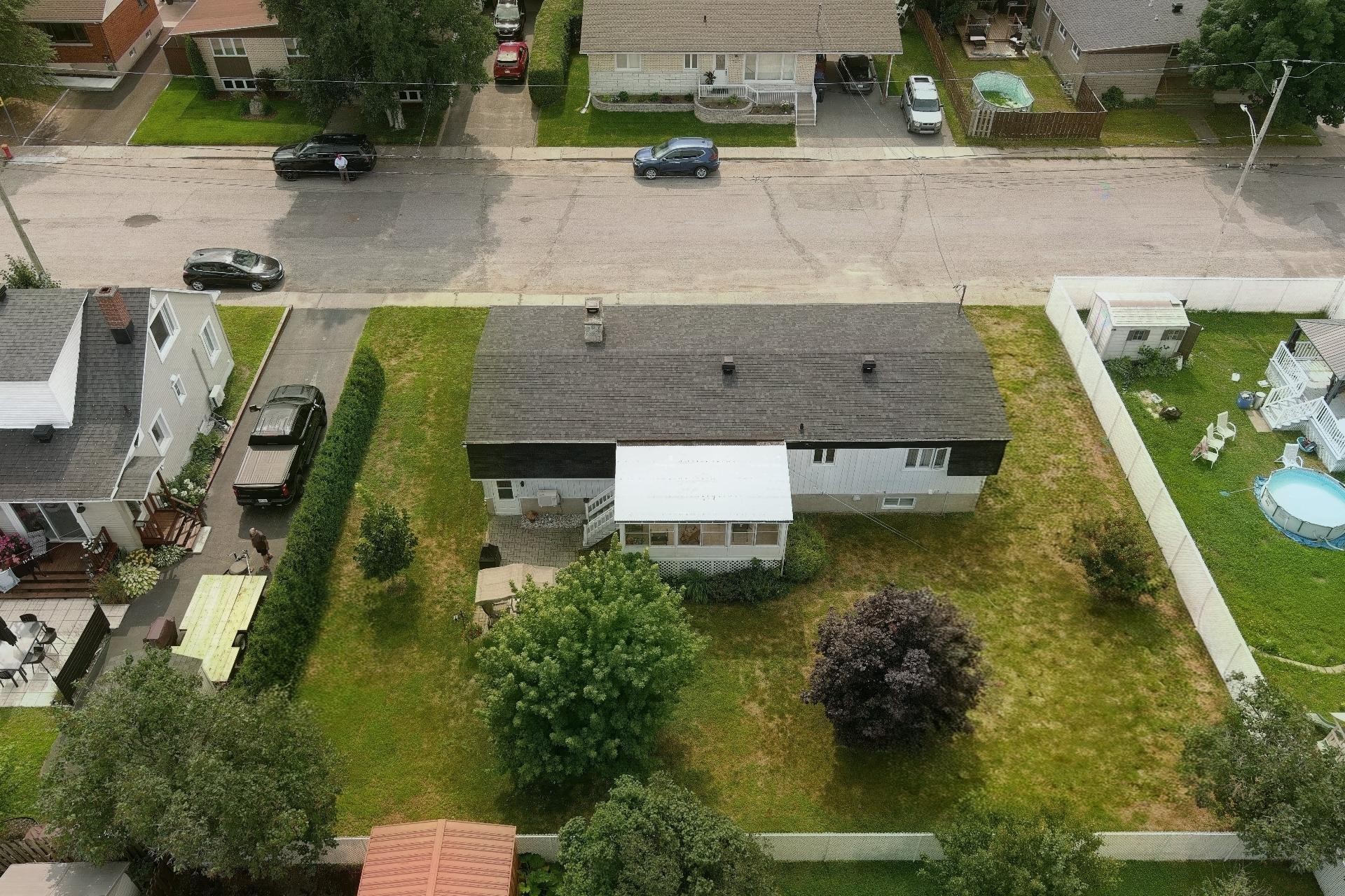 









270


122e Rue

,
Shawinigan,




QC
G9P3N2

