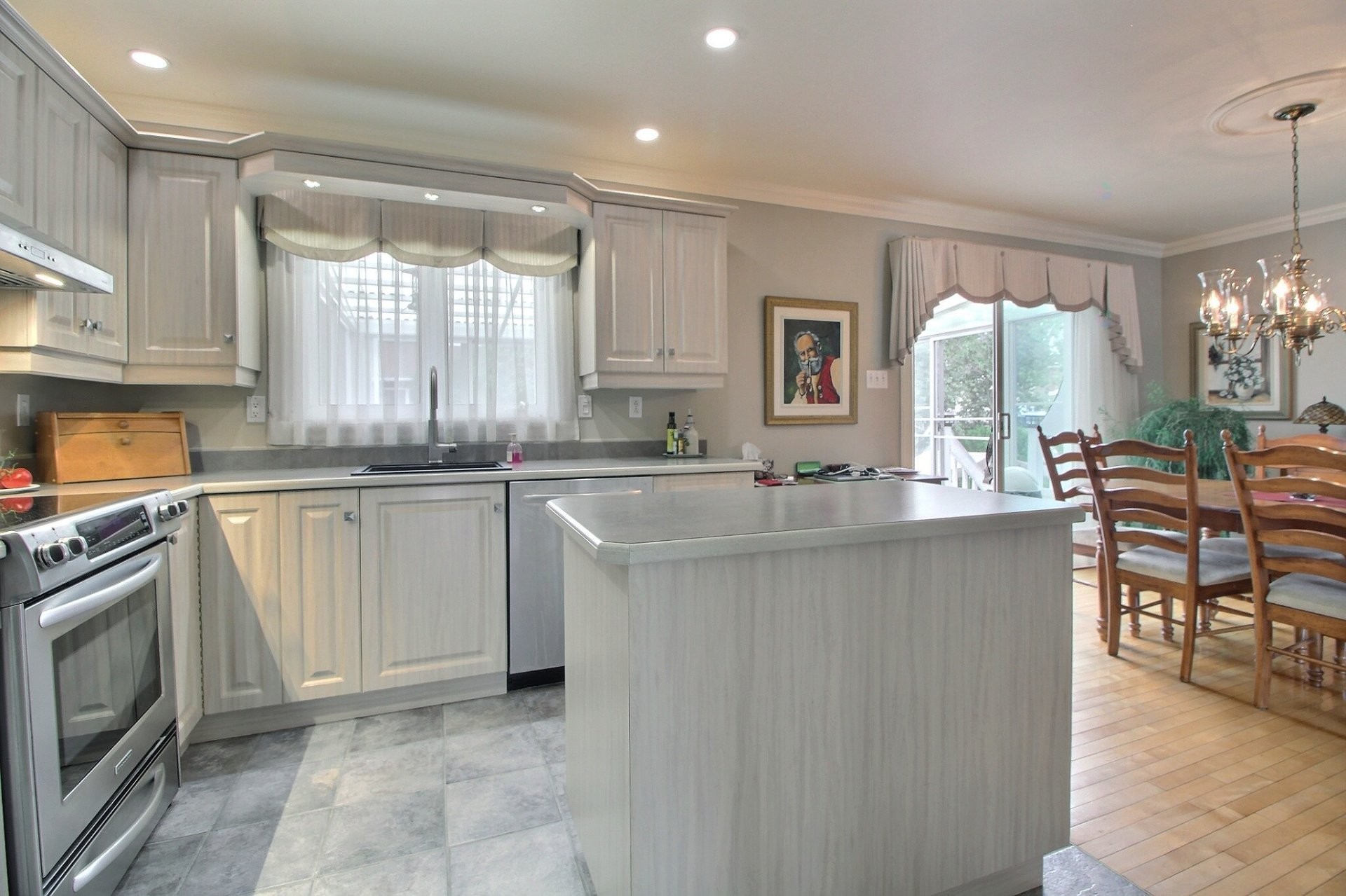 









270


122e Rue

,
Shawinigan,




QC
G9P3N2

