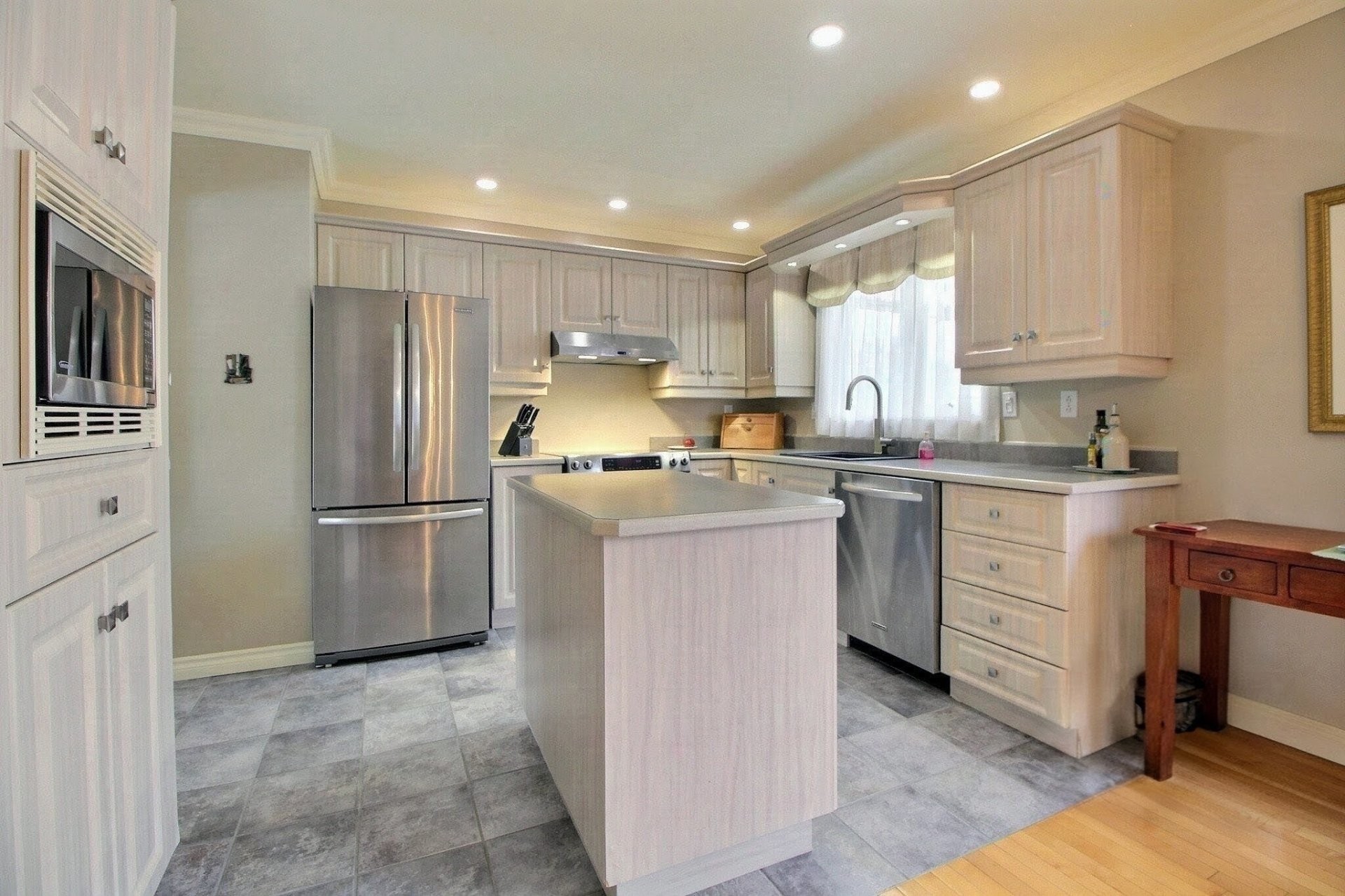 









270


122e Rue

,
Shawinigan,




QC
G9P3N2

