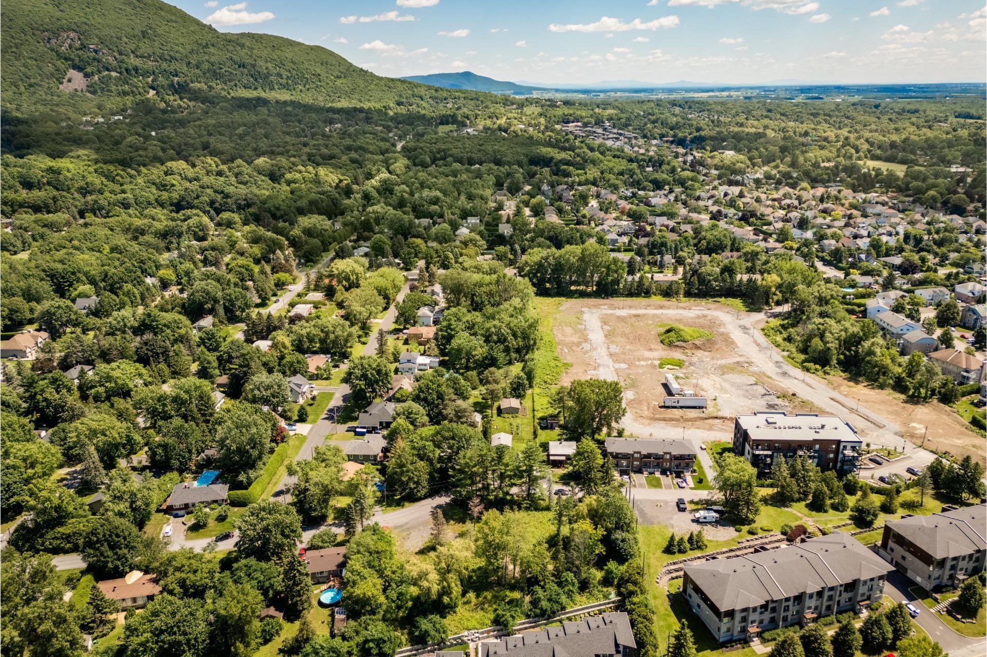









243


Rue St-Jacques

,
Mont-Saint-Hilaire,







QC
J3H3P8

