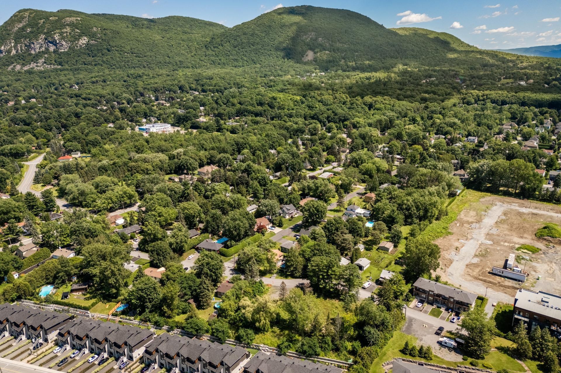 









243


Rue St-Jacques

,
Mont-Saint-Hilaire,







QC
J3H3P8

