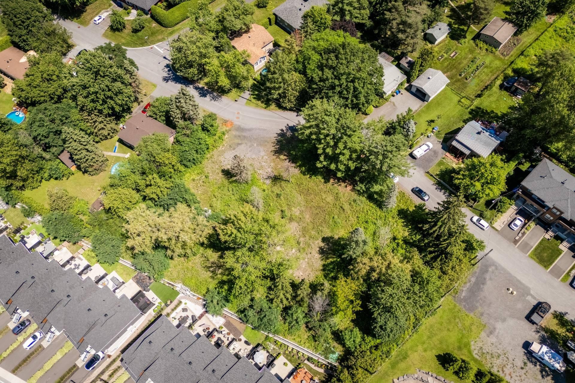 









243


Rue St-Jacques

,
Mont-Saint-Hilaire,







QC
J3H3P8

