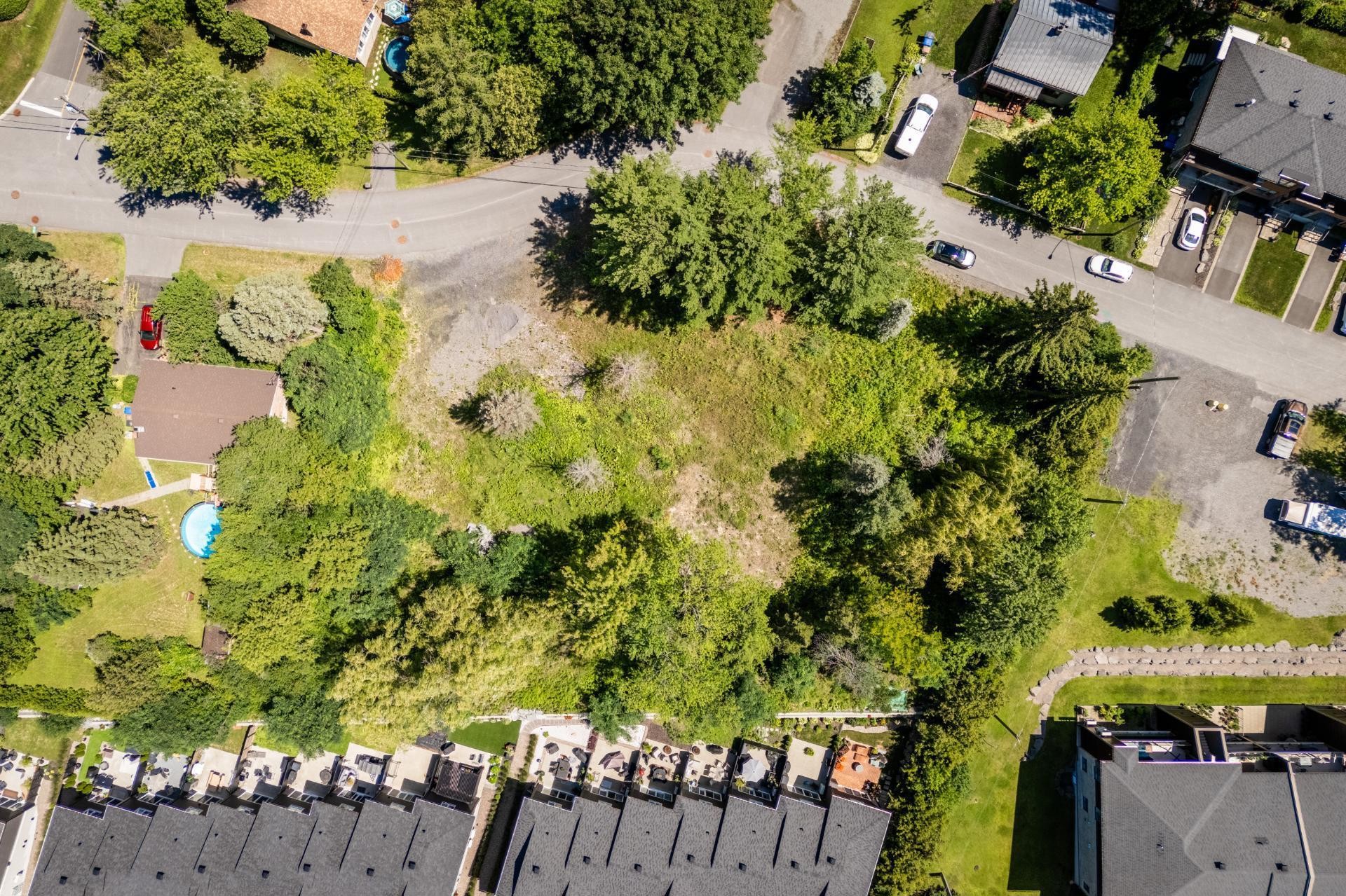 









243


Rue St-Jacques

,
Mont-Saint-Hilaire,







QC
J3H3P8

