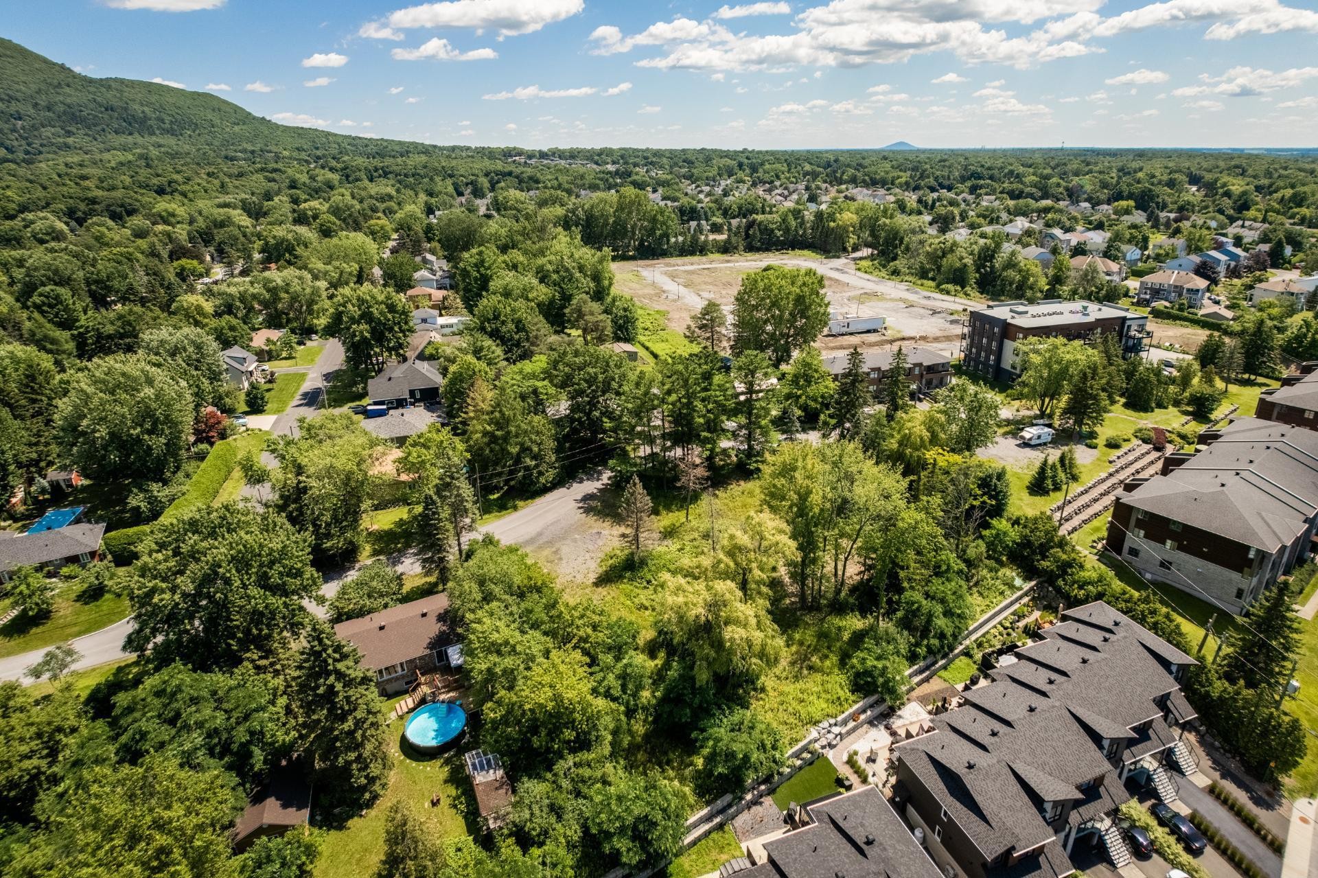 









243


Rue St-Jacques

,
Mont-Saint-Hilaire,







QC
J3H3P8


