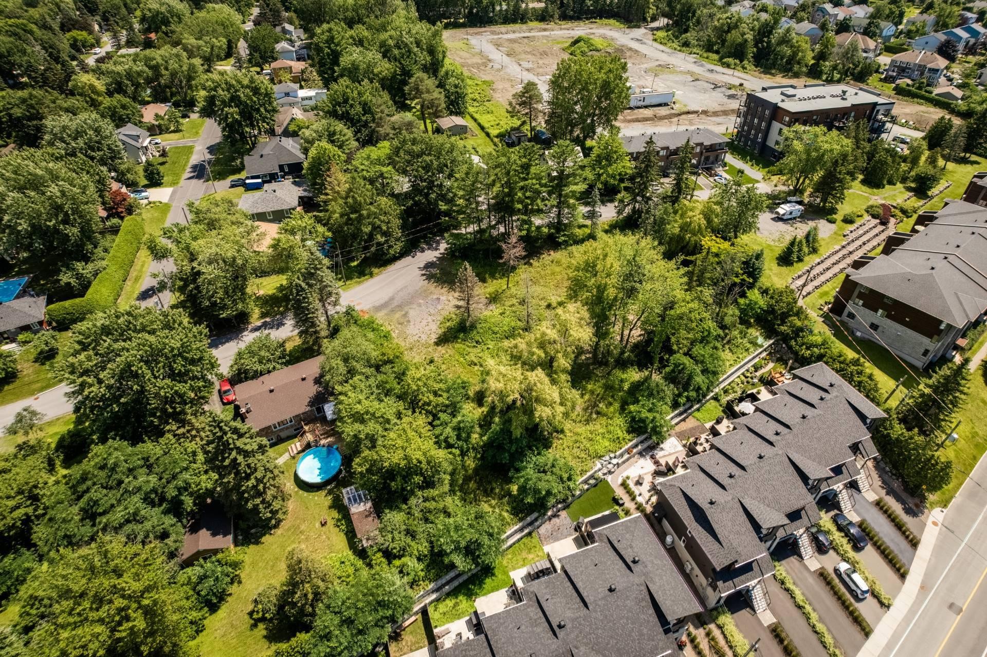 









243


Rue St-Jacques

,
Mont-Saint-Hilaire,







QC
J3H3P8

