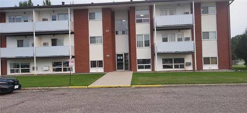 Direct access to the building from parking stall