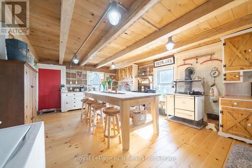 Eat-In Kitchen