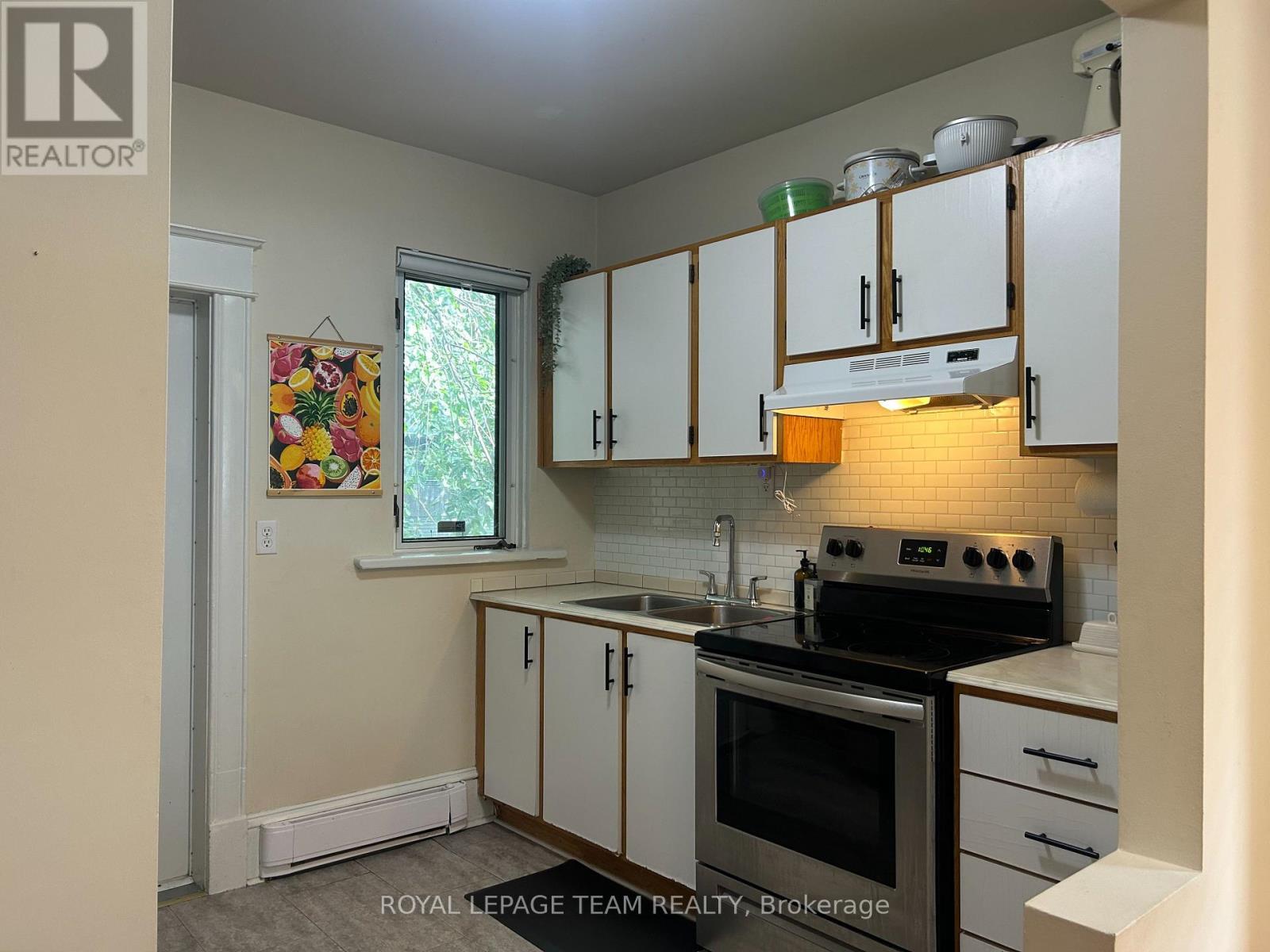 












B - 427 SUNNYSIDE AVENUE

,
Ottawa,




Ontario
K1S0S6

