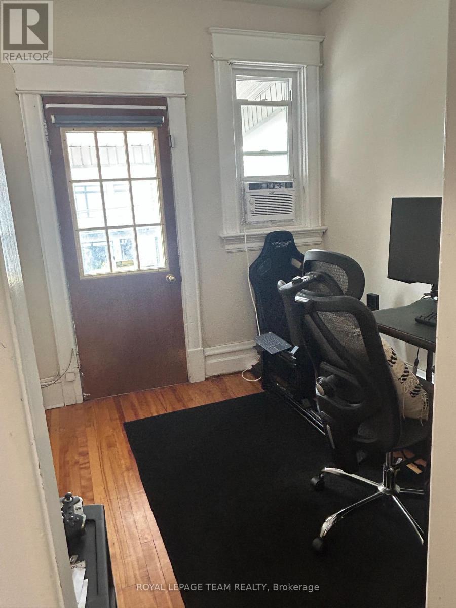 












B - 427 SUNNYSIDE AVENUE

,
Ottawa,




Ontario
K1S0S6

