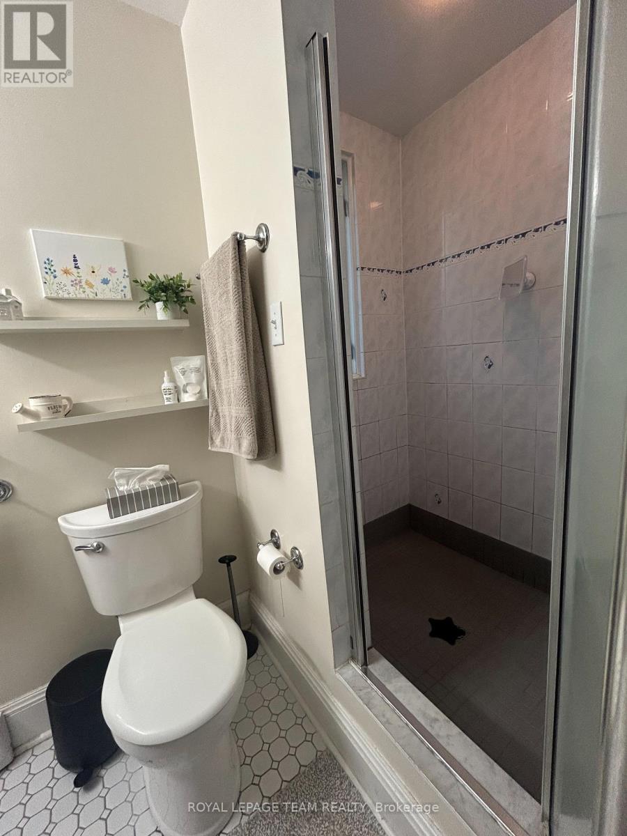 












B - 427 SUNNYSIDE AVENUE

,
Ottawa,




Ontario
K1S0S6

