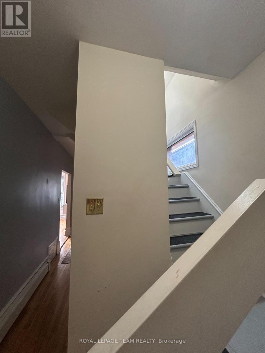 












B - 427 SUNNYSIDE AVENUE

,
Ottawa,




Ontario
K1S0S6

