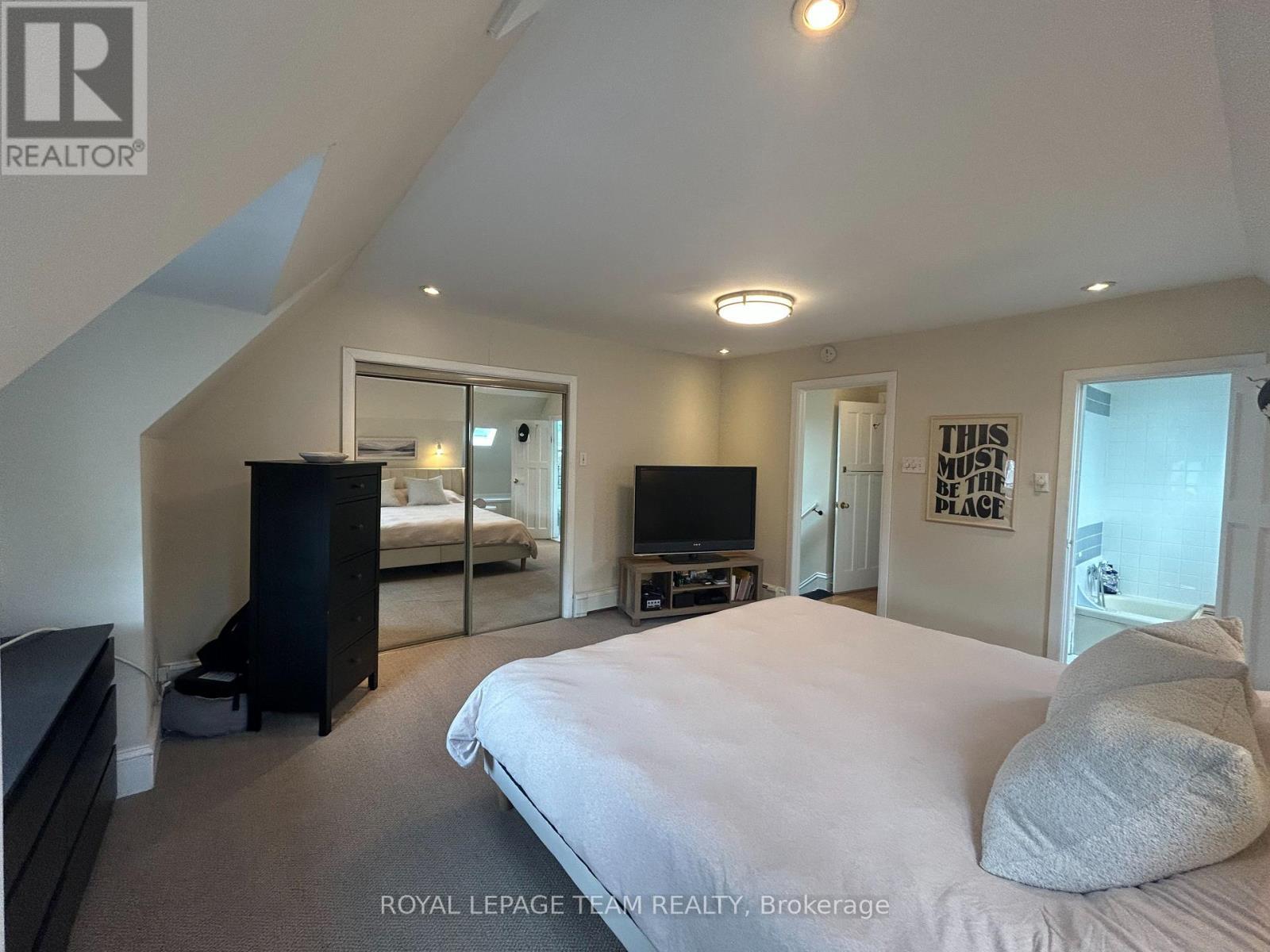 












B - 427 SUNNYSIDE AVENUE

,
Ottawa,




Ontario
K1S0S6

