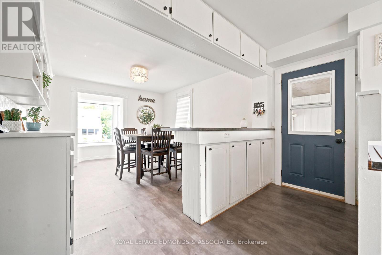 












734 FRONT STREET

,
Pembroke,




Ontario
K8A6J6

