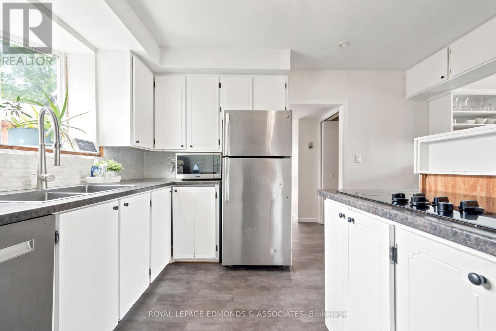 












734 FRONT STREET

,
Pembroke,




Ontario
K8A6J6

