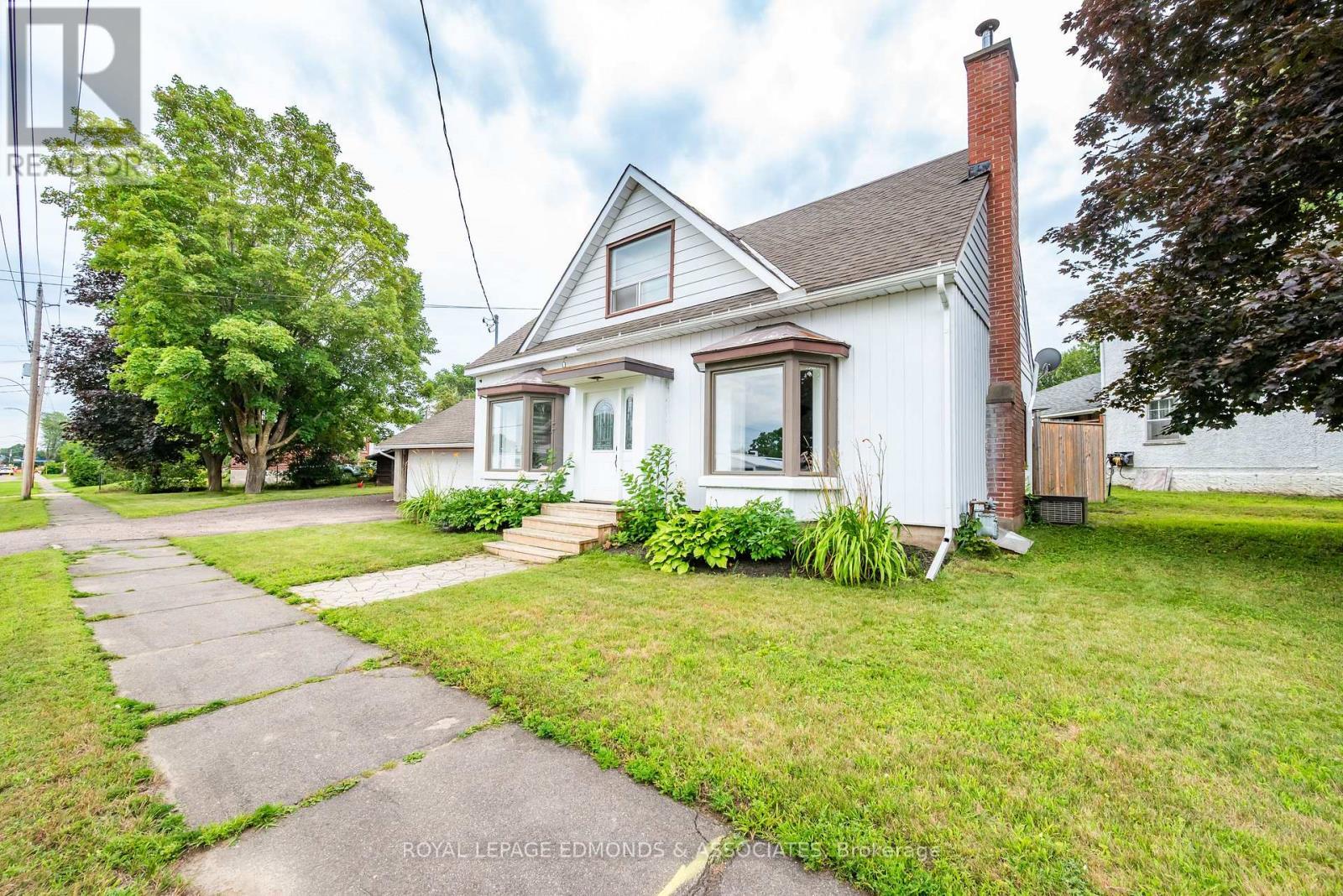












734 FRONT STREET

,
Pembroke,




Ontario
K8A6J6

