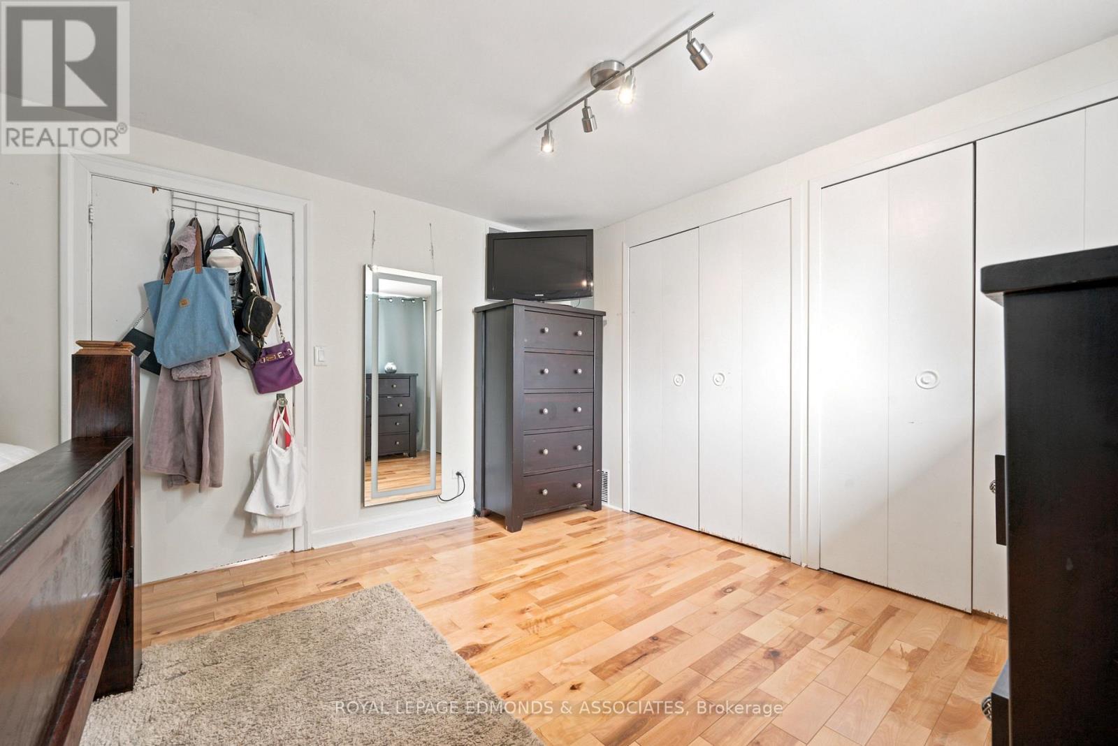 












734 FRONT STREET

,
Pembroke,




Ontario
K8A6J6

