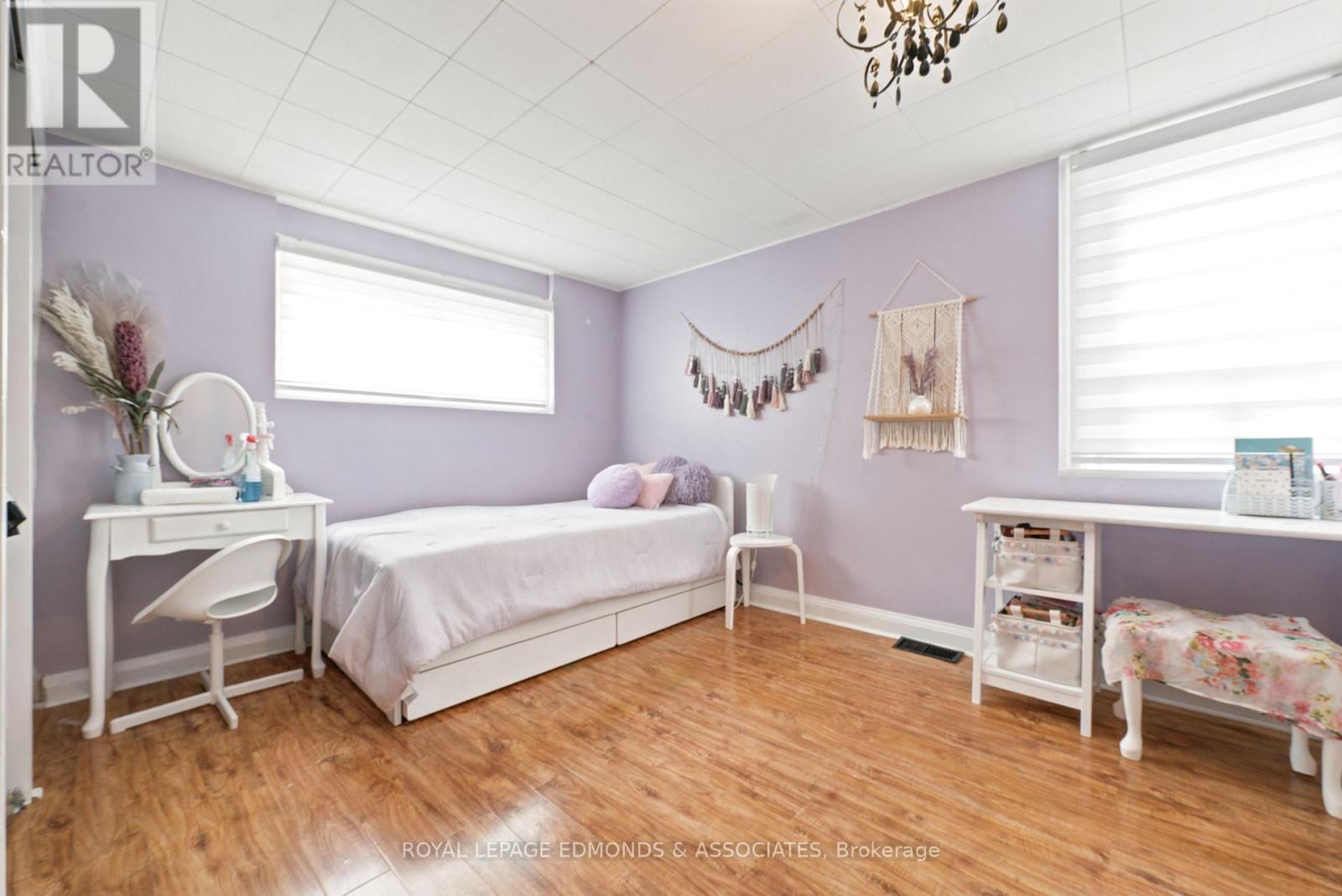 












734 FRONT STREET

,
Pembroke,




Ontario
K8A6J6

