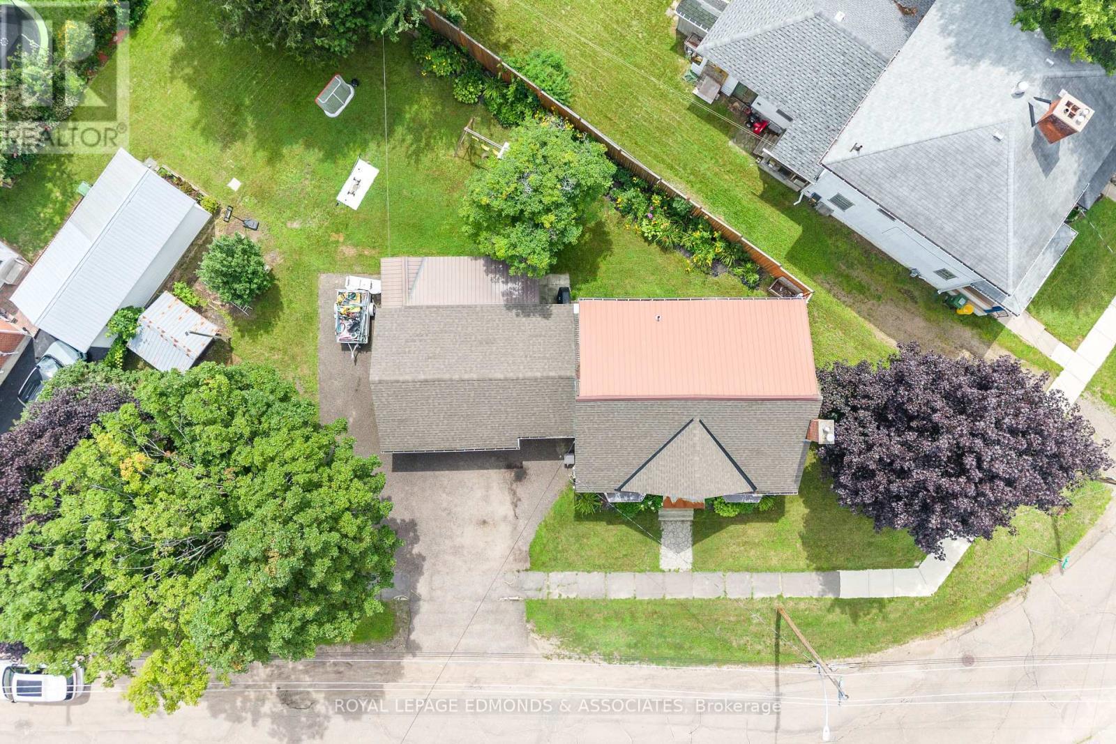 












734 FRONT STREET

,
Pembroke,




Ontario
K8A6J6

