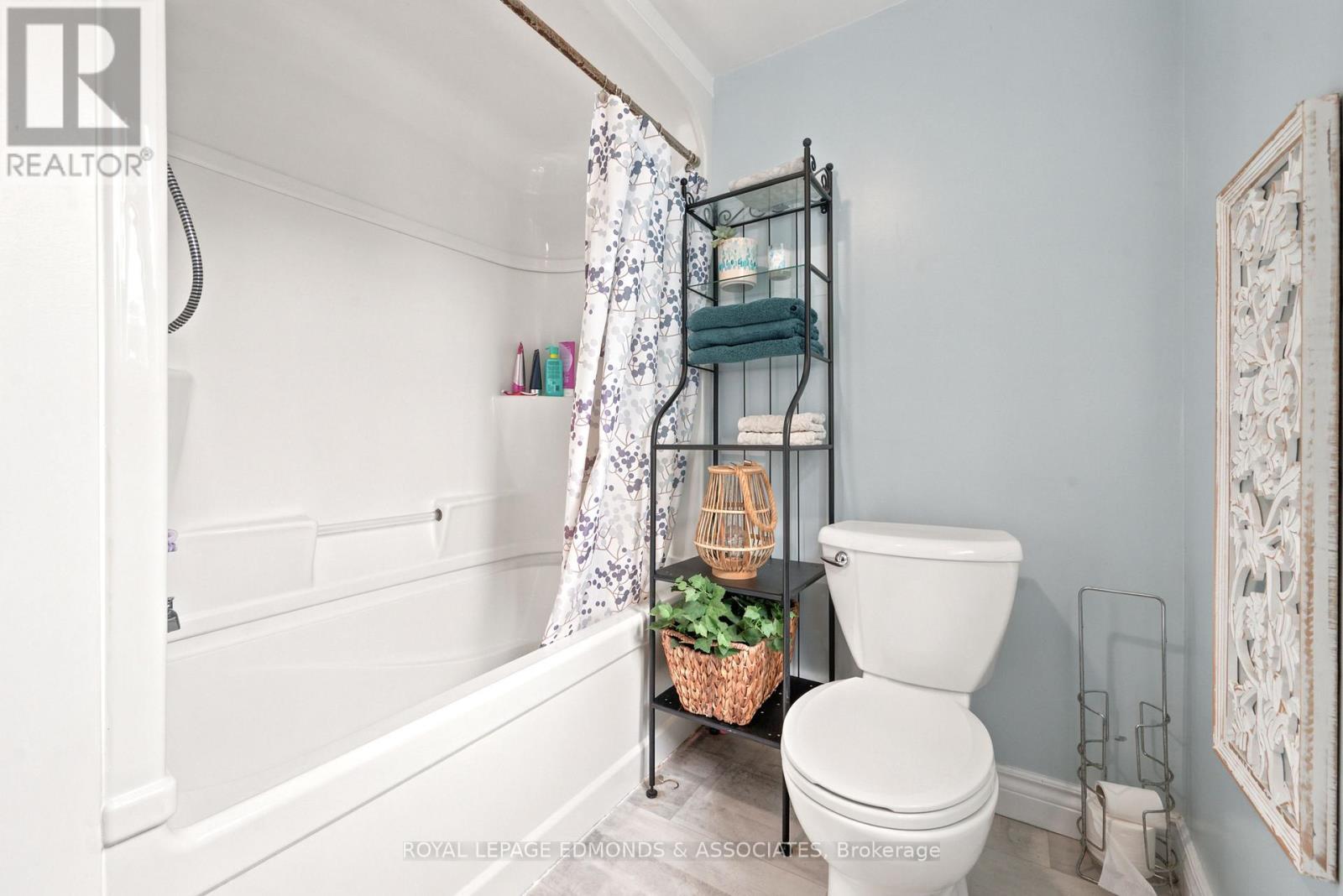












734 FRONT STREET

,
Pembroke,




Ontario
K8A6J6

