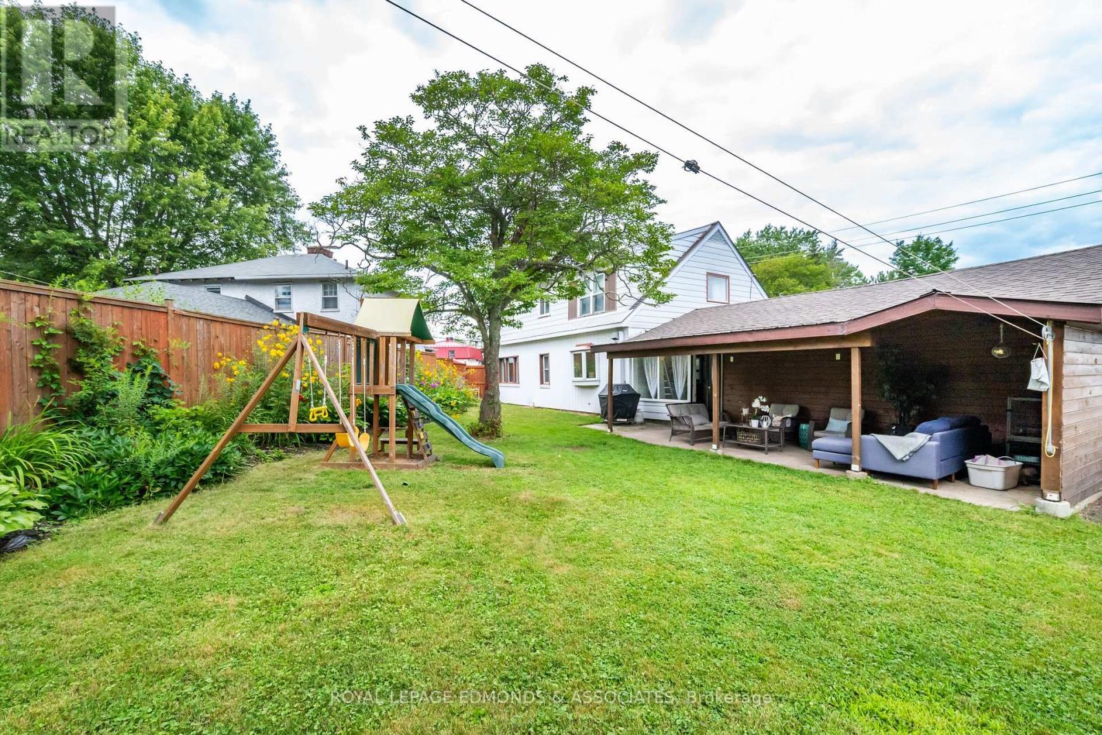 












734 FRONT STREET

,
Pembroke,




Ontario
K8A6J6

