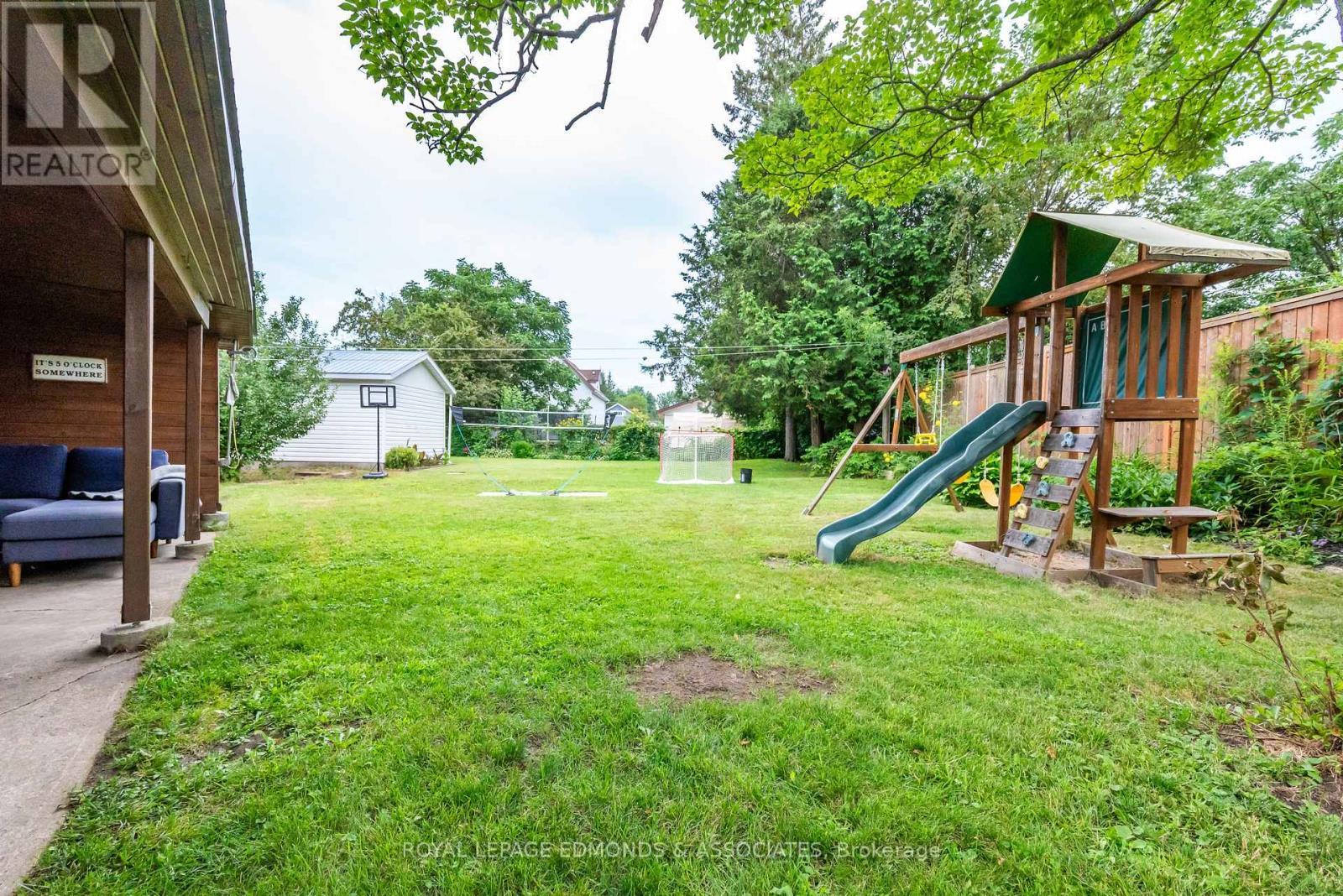 












734 FRONT STREET

,
Pembroke,




Ontario
K8A6J6

