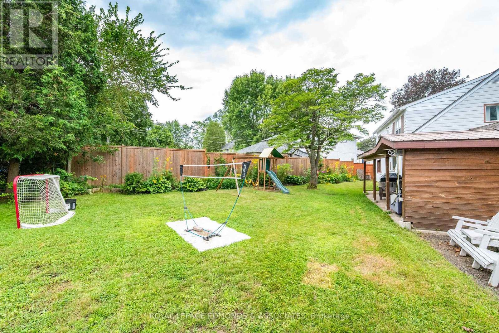 












734 FRONT STREET

,
Pembroke,




Ontario
K8A6J6

