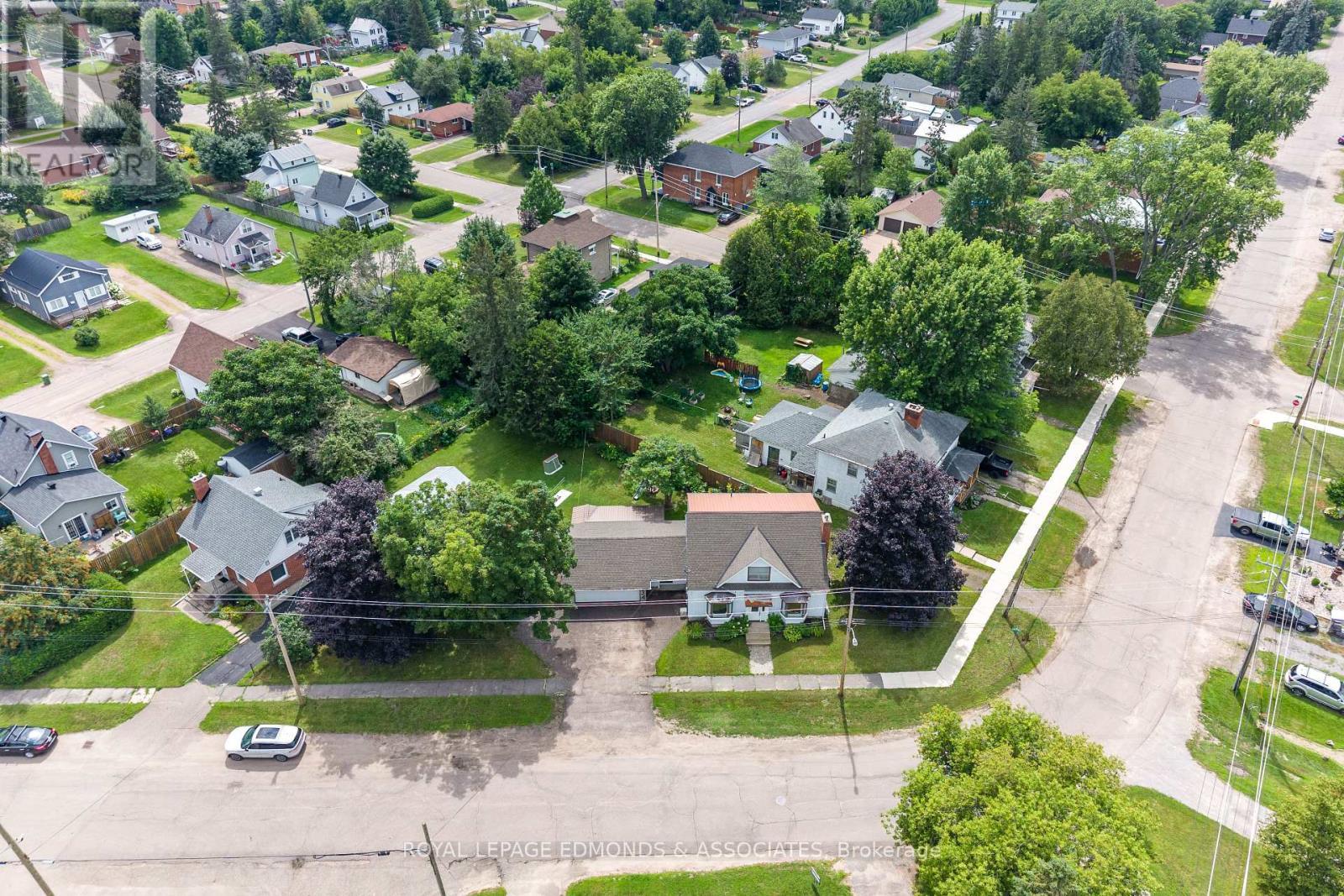












734 FRONT STREET

,
Pembroke,




Ontario
K8A6J6

