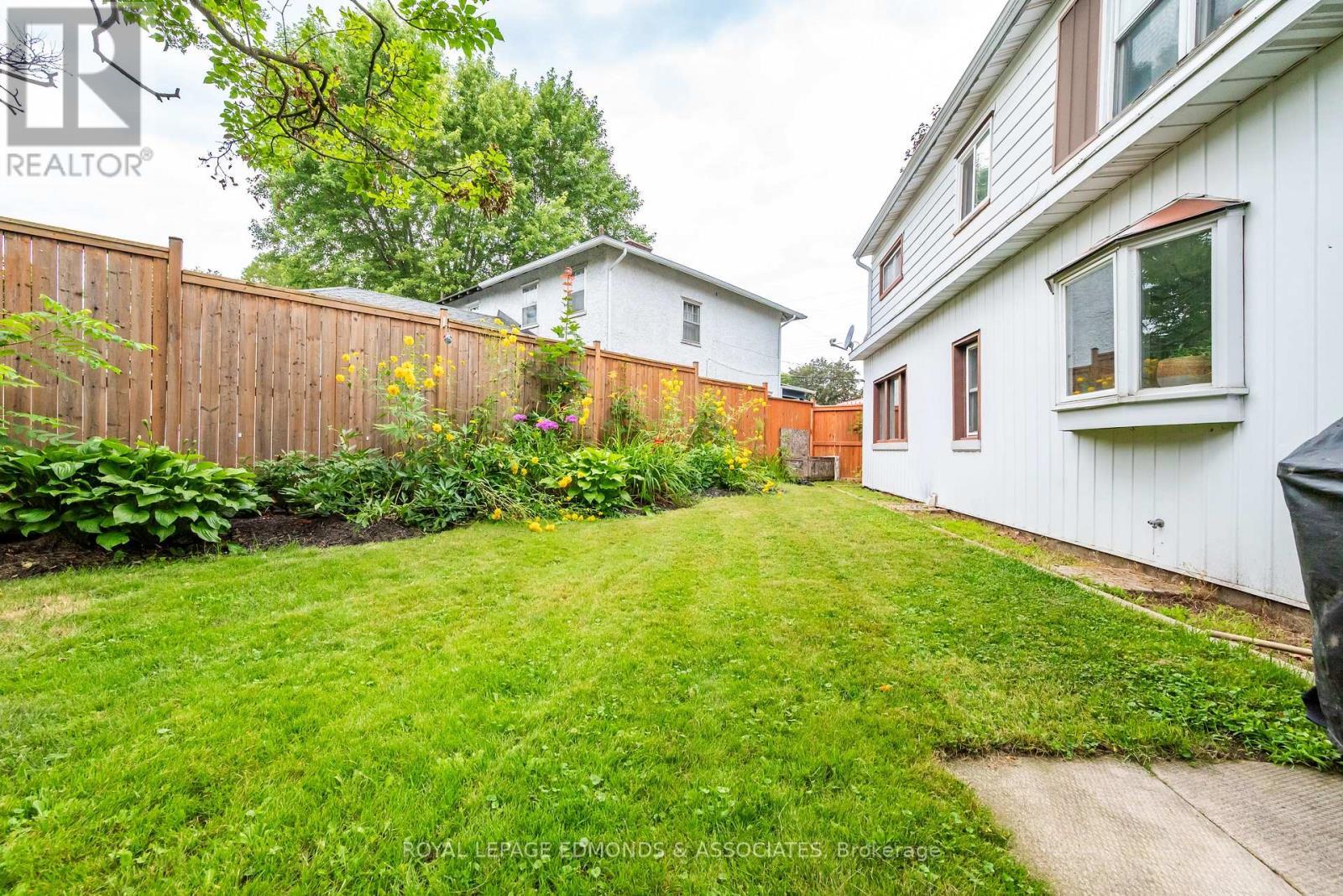 












734 FRONT STREET

,
Pembroke,




Ontario
K8A6J6

