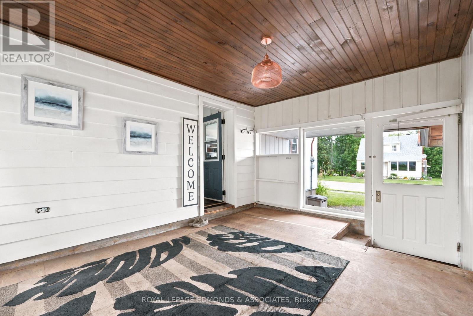 












734 FRONT STREET

,
Pembroke,




Ontario
K8A6J6

