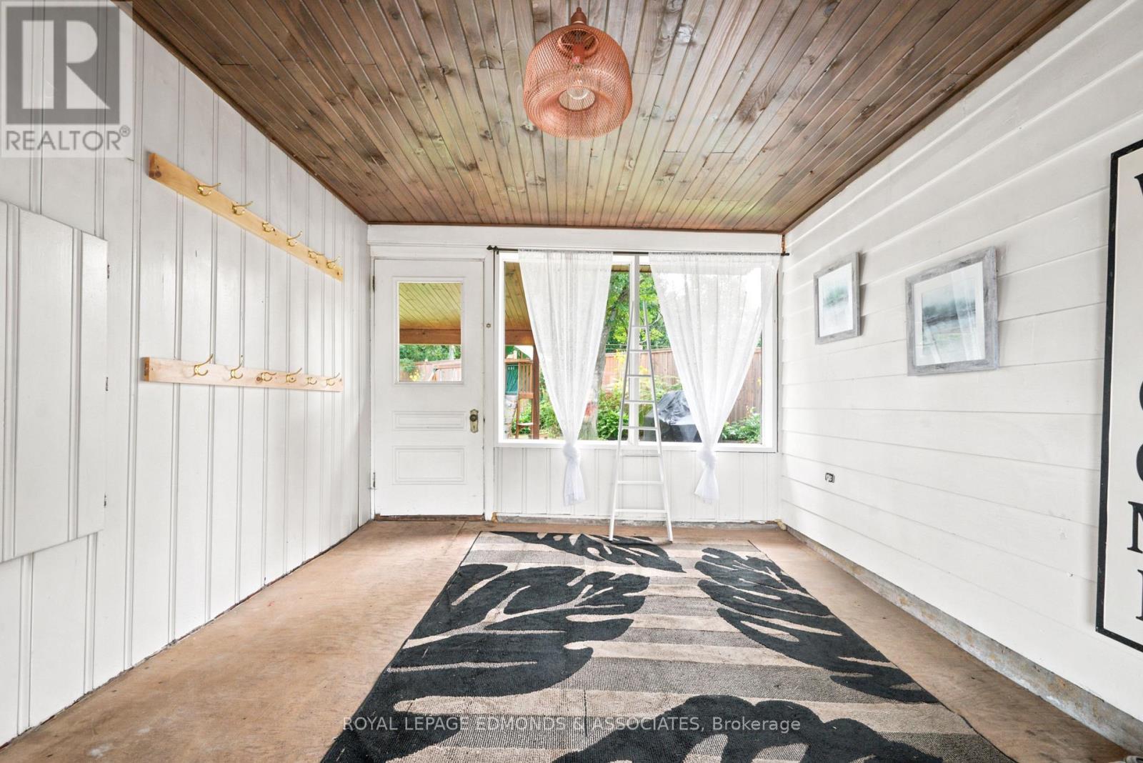 












734 FRONT STREET

,
Pembroke,




Ontario
K8A6J6

