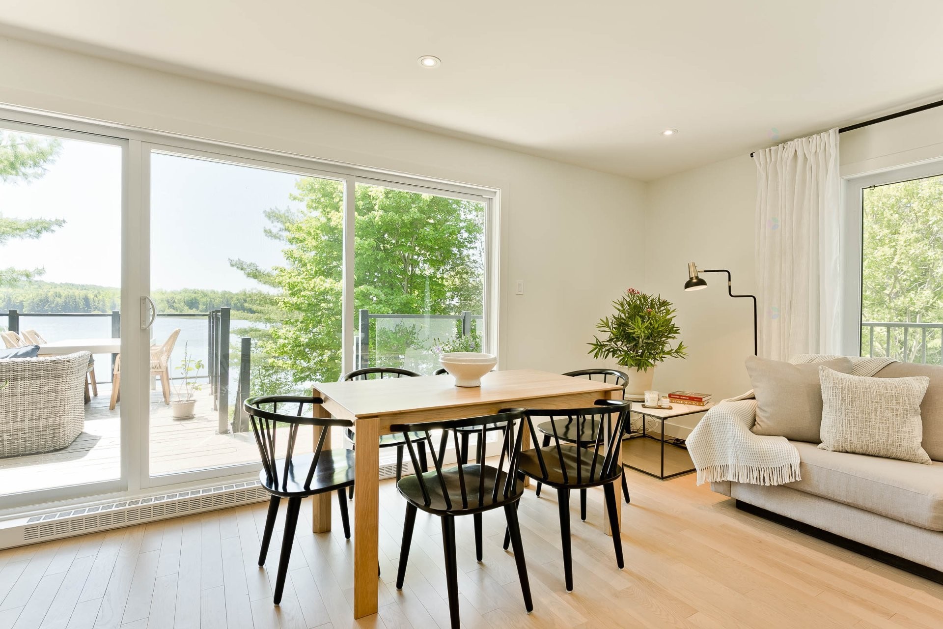 









375


Rue des Sapins

,
Sainte-Catherine-de-Hatley,




QC
J0B1W0


