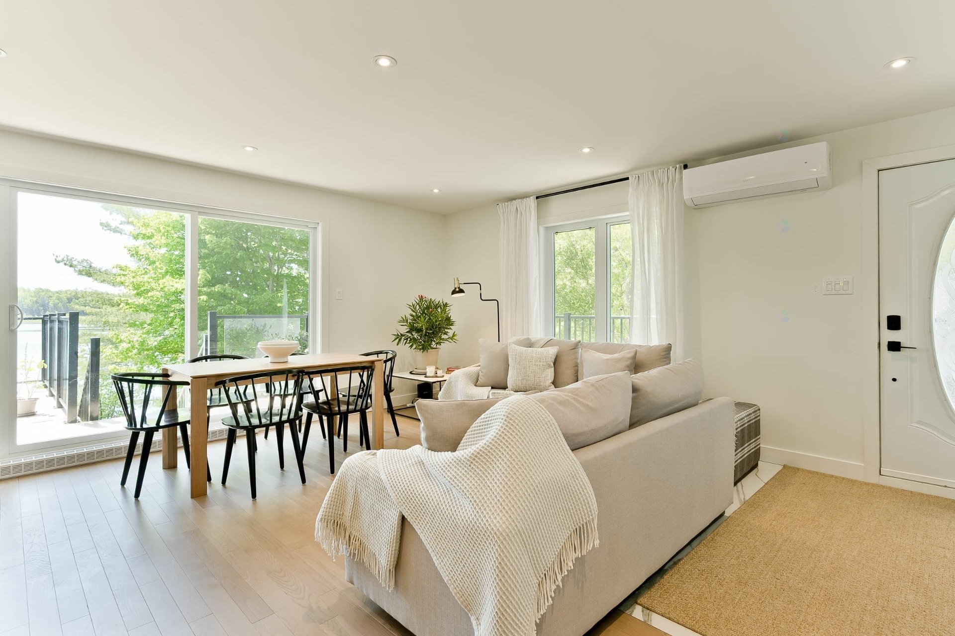 









375


Rue des Sapins

,
Sainte-Catherine-de-Hatley,




QC
J0B1W0

